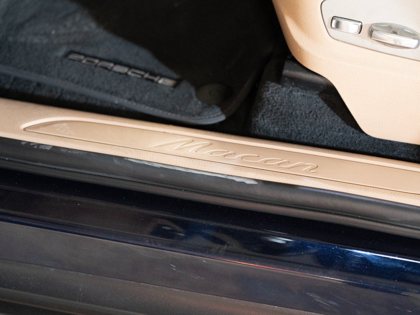 Certified 2020 Porsche Macan AWD/4WD image 12