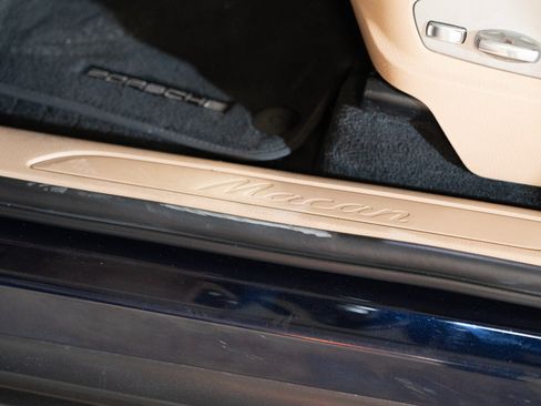 Certified 2020 Porsche Macan AWD/4WD image 12