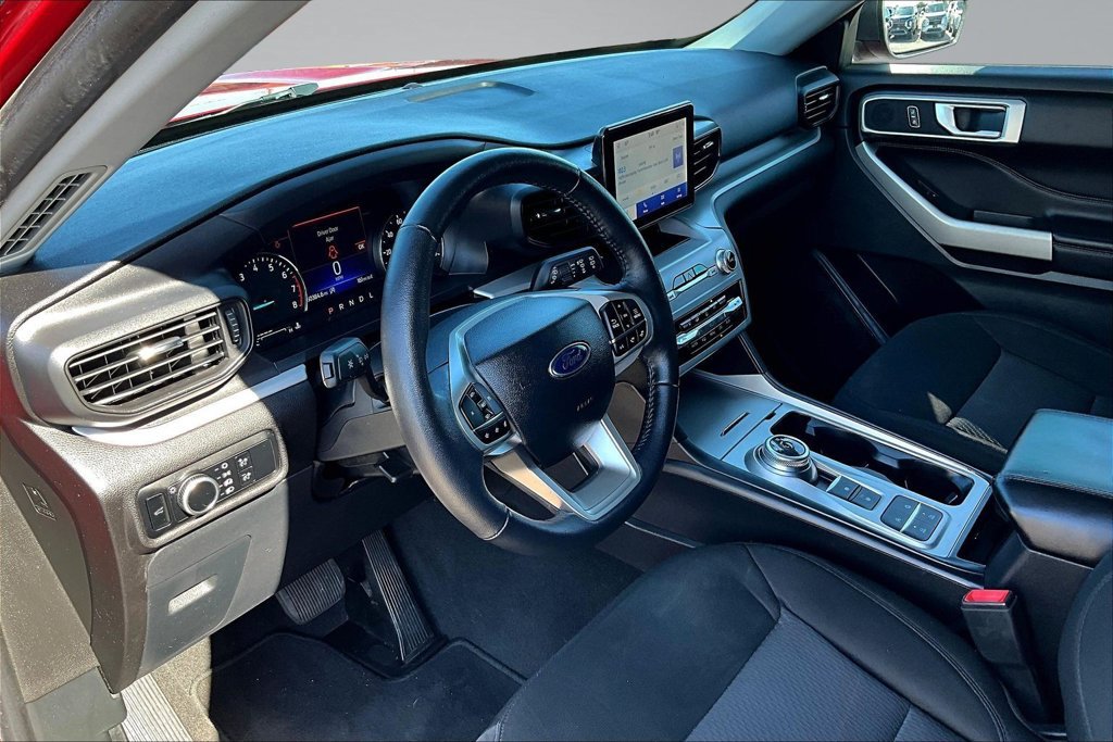Used 2024 Ford Explorer XLT RWD image 18
