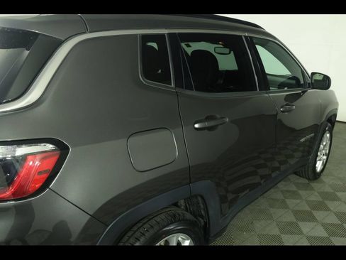 Used 2023 Jeep Compass Latitude AWD/4WD image 19