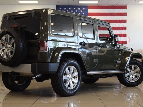 Used 2015 Jeep Wrangler Unlimited Sahara w/ Dual Top Group AWD/4WD image 33