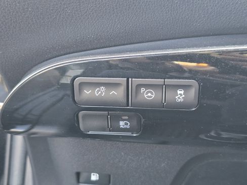 Used 2022 Toyota Prius image 18