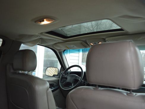 Used 2005 Chevrolet Avalanche Z71 w/ Sun And Sound Package image 23