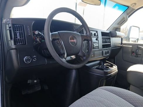 Used 2016 GMC Savana 3500 Extended RWD image 9