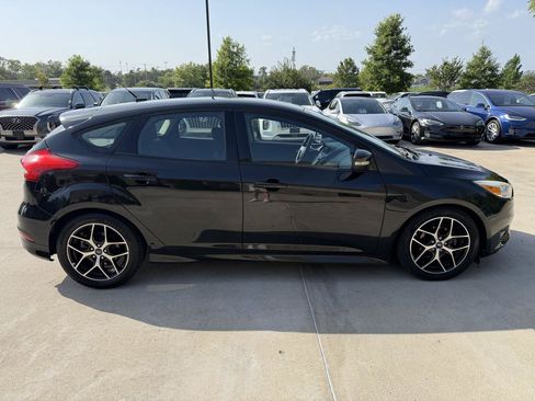 Used 2015 Ford Focus SE w/ SE Sport Package FWD image 4