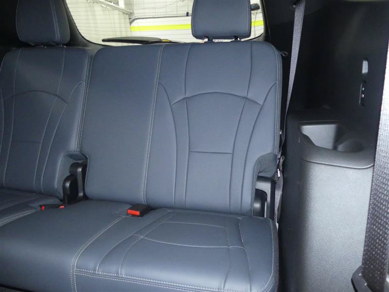 Used 2024 Buick Enclave Essence w/ Experience Buick Package AWD/4WD image 32