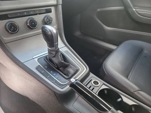 Used 2015 Volkswagen Golf TDI S FWD image 17