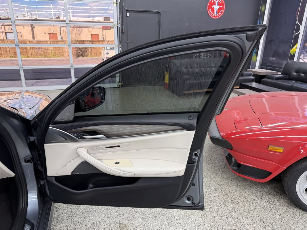 Used 2018 BMW M550i xDrive AWD/4WD image 19