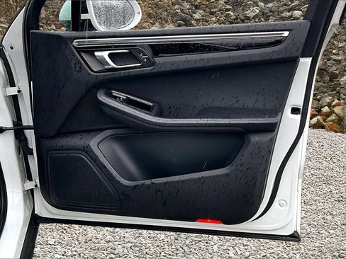 Used 2020 Porsche Macan image 21