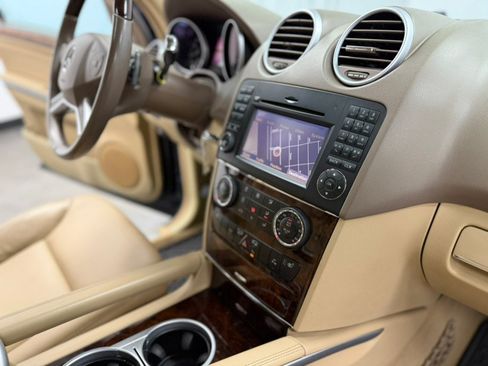 Used 2010 Mercedes-Benz ML 550 4MATIC image 50