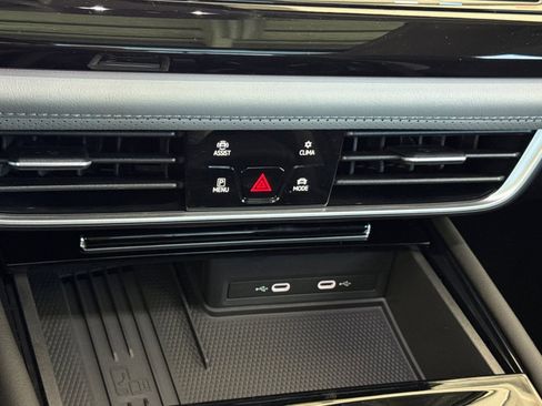 New 2025 Volkswagen Atlas Peak Edition SE image 21