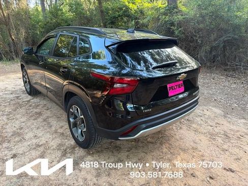 Used 2024 Chevrolet Trax LT FWD image 7