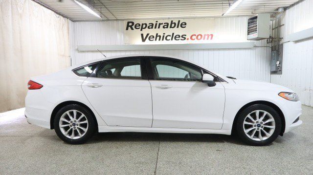 Used 2017 Ford Fusion SE FWD image 4