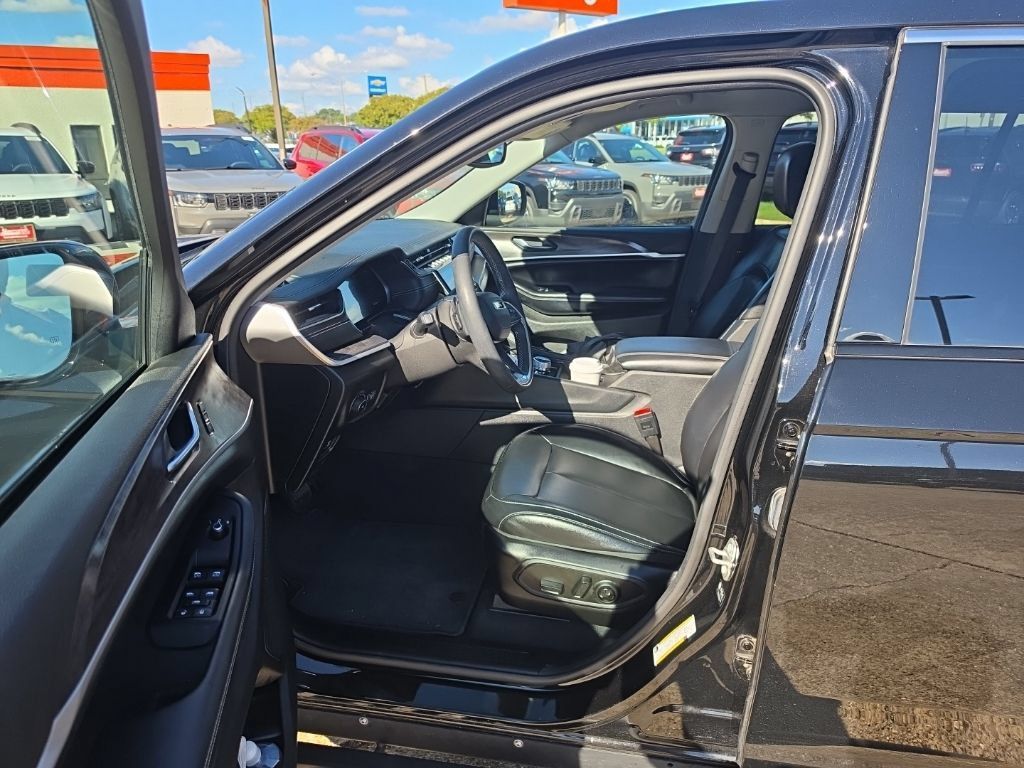 Used 2024 Jeep Grand Cherokee L Limited AWD/4WD image 22