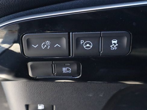 Used 2022 Toyota Prius LE image 15