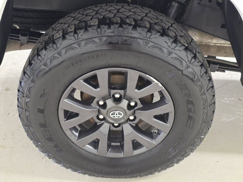 Used 2020 Toyota Tacoma SR5 AWD/4WD image 44