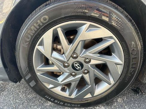 Used 2024 Hyundai Elantra SEL FWD image 29
