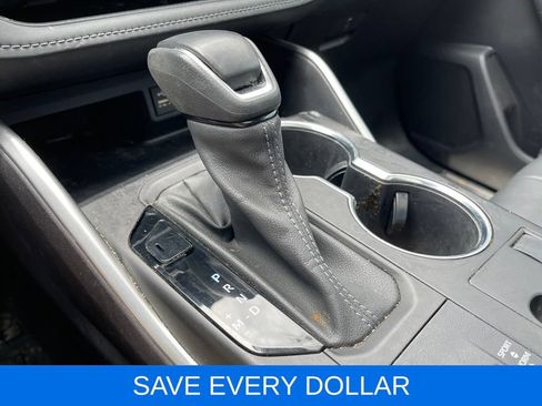 Used 2023 Toyota Highlander XLE FWD image 11