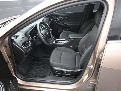 Used 2018 Chevrolet Malibu LT FWD image 9