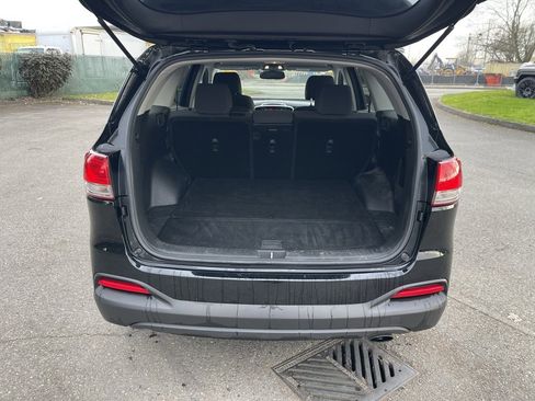 Used 2017 Kia Sorento L image 4