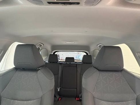 Used 2025 Toyota RAV4 XLE FWD image 30