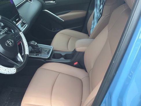 Used 2026 Toyota Corolla Cross XLE w/ Convenience Package FWD image 6