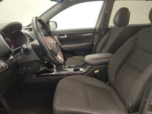 Used 2014 Kia Sorento LX image 17