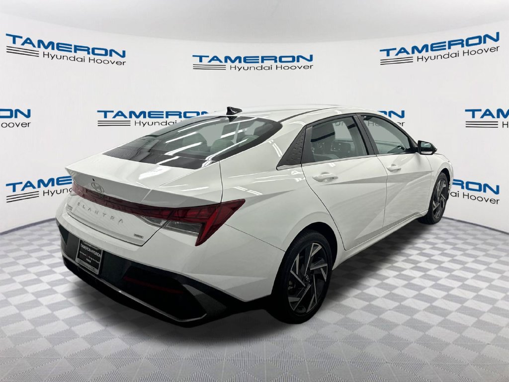 Used 2025 Hyundai Elantra Limited FWD image 5