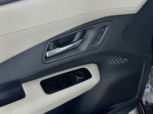 Used 2023 Nissan Ariya FWD image 15