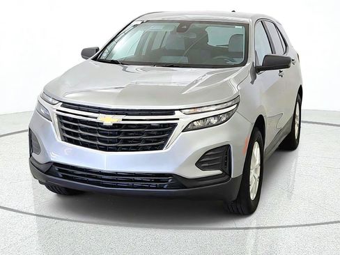 Used 2023 Chevrolet Equinox LS w/ LS Convenience Package AWD/4WD image 3