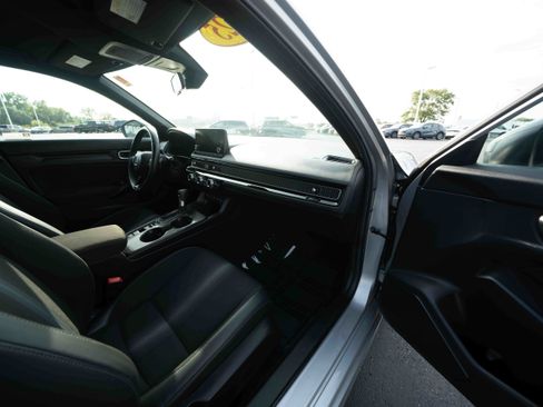 Used 2025 Honda Civic Sport image 25