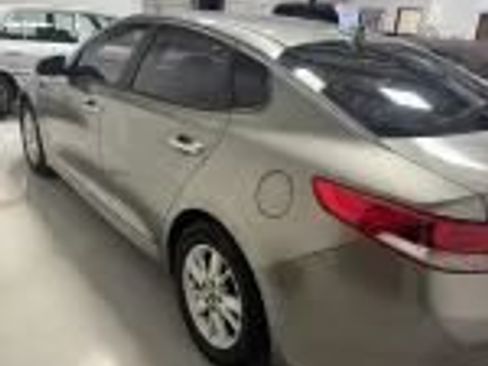 Used 2016 Kia Optima LX FWD image 2