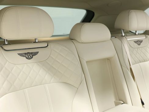Used 2019 Bentley Bentayga AWD/4WD image 92