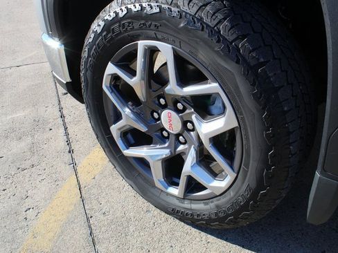 Used 2023 GMC Sierra 1500 SLT image 3