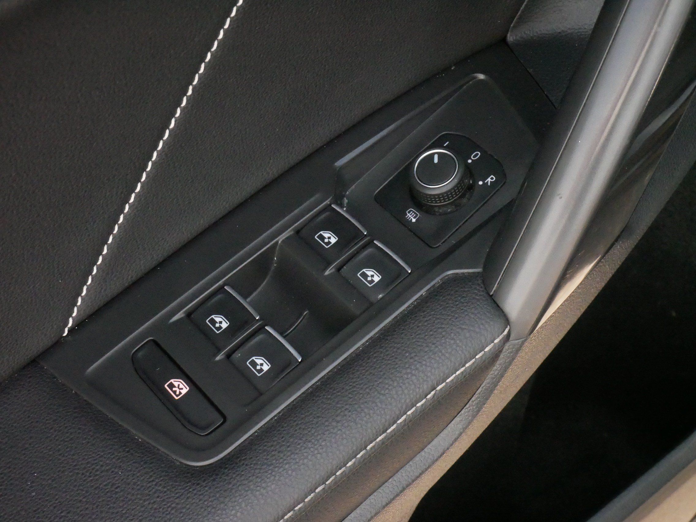 Used 2022 Volkswagen Tiguan SE w/ Panoramic Sunroof Package AWD/4WD image 19