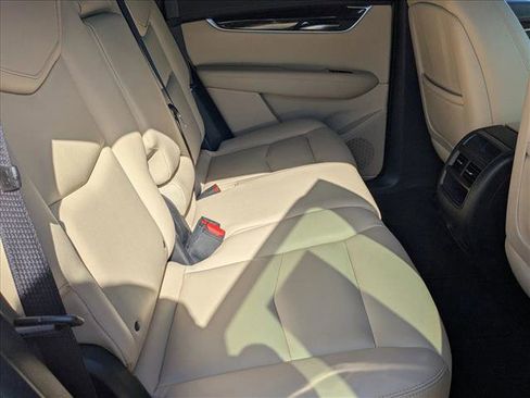 Used 2017 Cadillac XT5 FWD image 18