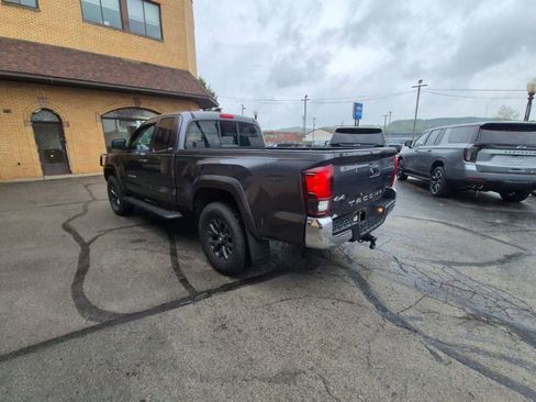Used 2022 Toyota Tacoma SR5 w/ SR5 Appearance Package (SM) AWD/4WD image 5