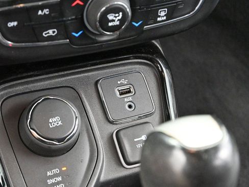 Used 2018 Jeep Compass Latitude w/ Popular Equipment Group AWD/4WD image 22