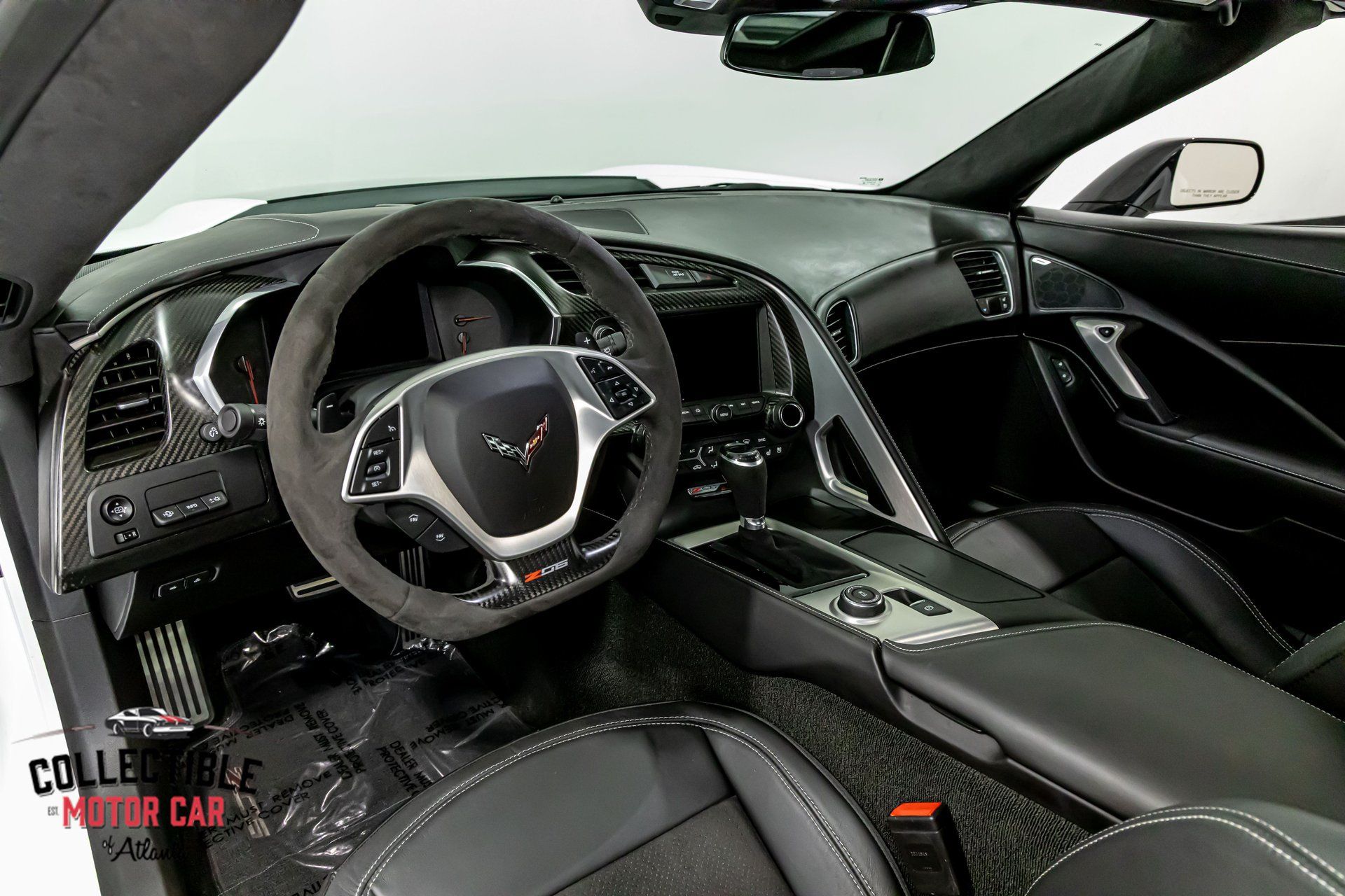 Used 2015 Chevrolet Corvette Z06 w/ 3LZ Preferred Equipment Group RWD image 3