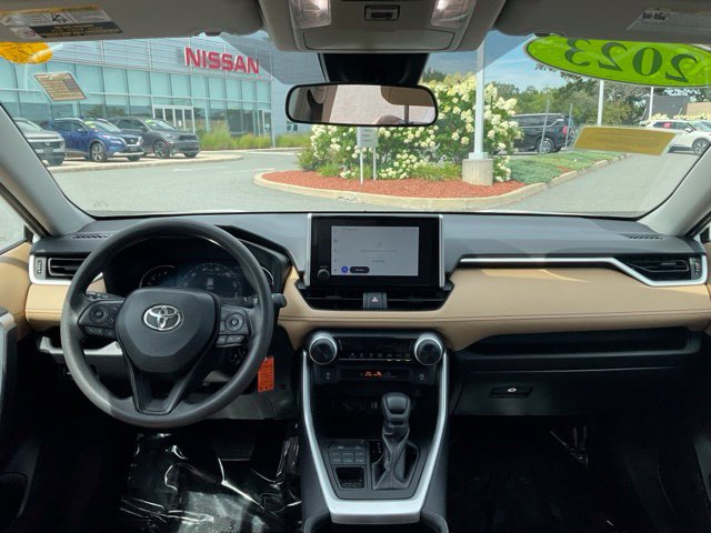 Used 2023 Toyota RAV4 LE AWD/4WD image 15