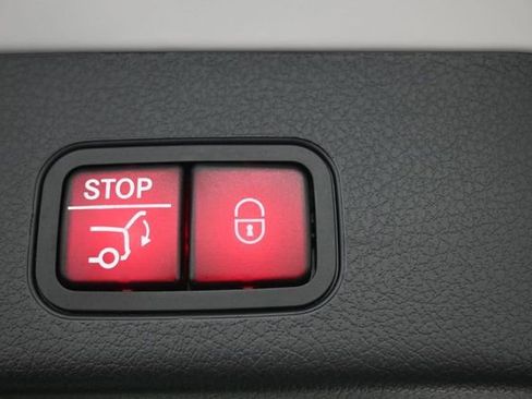 Certified 2025 Mercedes-Benz GLB 250 image 16