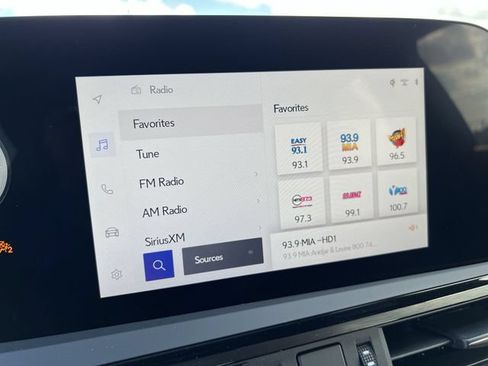 Used 2023 Lexus ES 350 F Sport w/ Accessory Package (Z2) FWD image 16