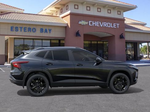 New 2026 Chevrolet Trax ACTIV w/ Sunroof Package FWD image 5
