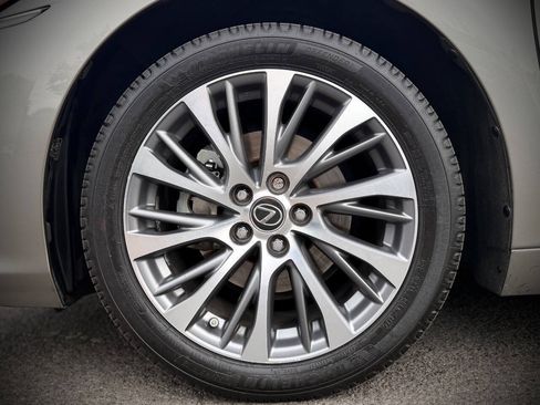 Used 2021 Lexus ES 300h w/ Premium Package FWD image 19