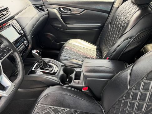 Used 2019 Nissan Rogue SV AWD/4WD image 12