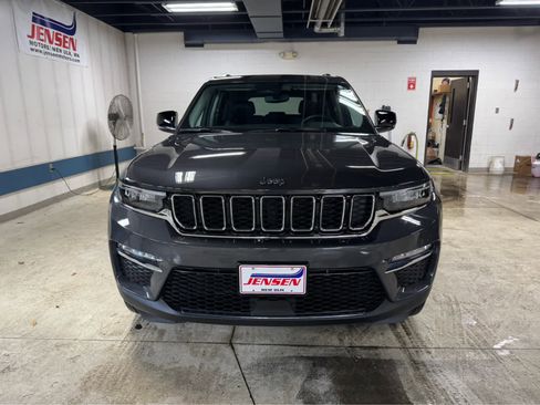 Used 2023 Jeep Grand Cherokee Limited image 2