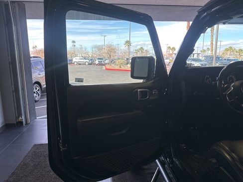 Used 2021 Jeep Wrangler Unlimited Sahara image 10