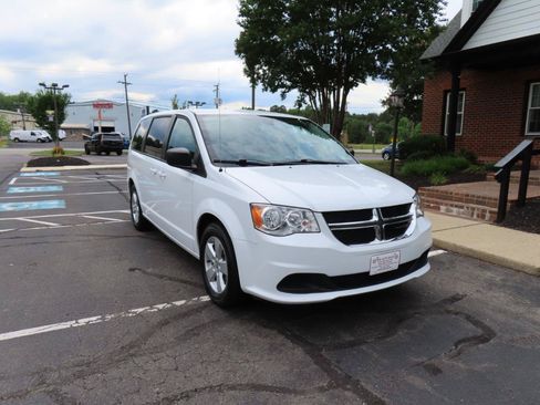 Used 2018 Dodge Grand Caravan SE FWD image 11