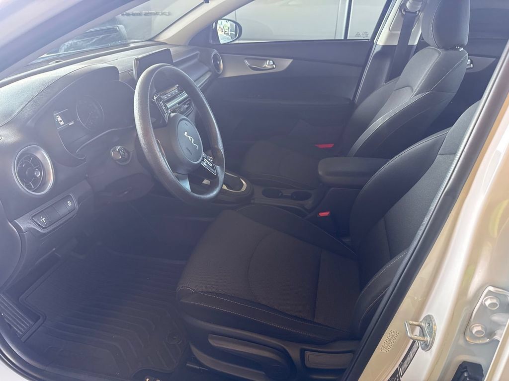 Used 2024 Kia Forte LXS FWD image 3