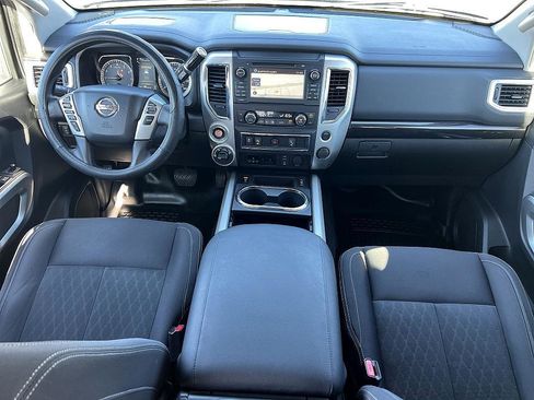 Used 2018 Nissan Titan SV w/ SV Convenience Package image 18